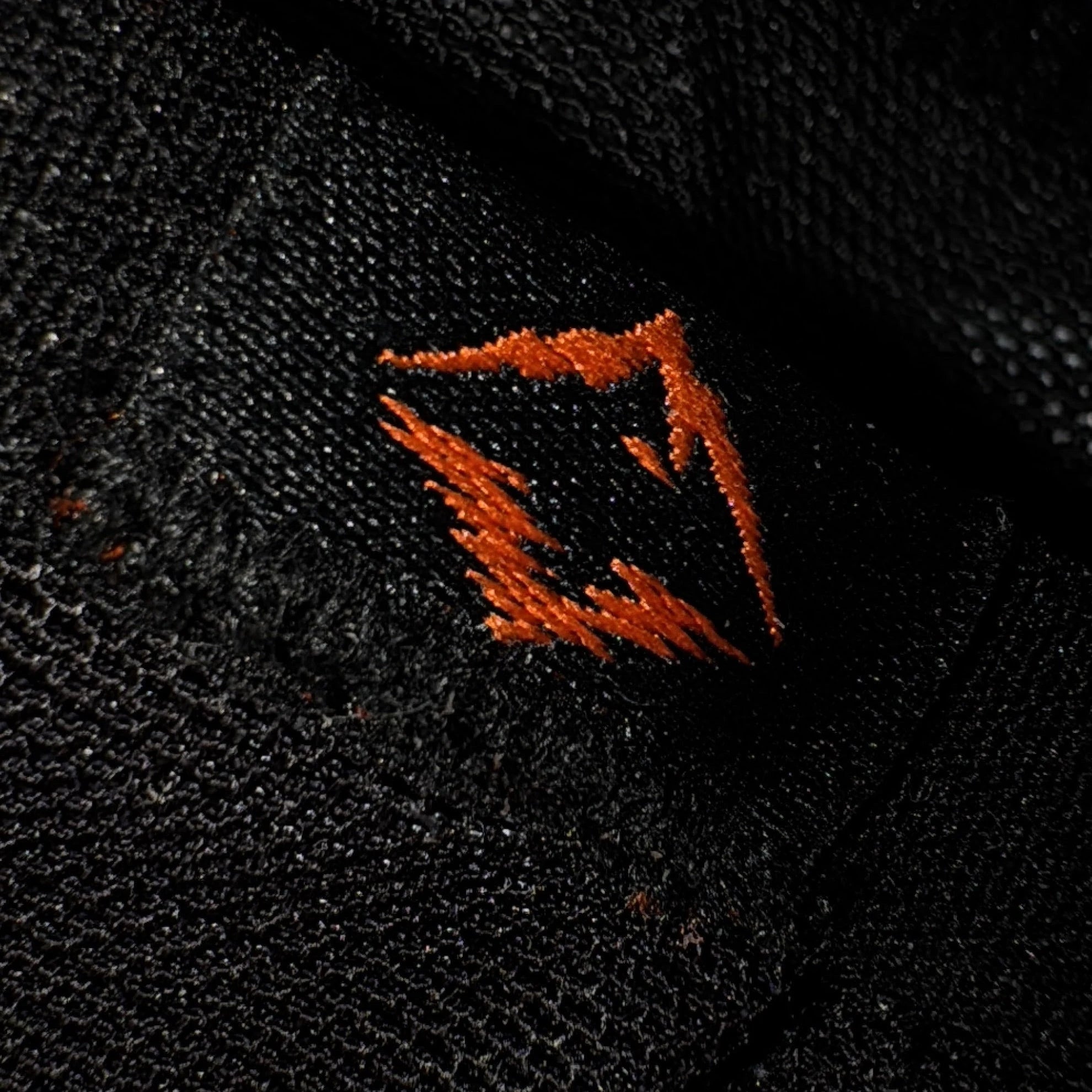 Seam-covered labels